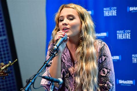 Story Behind the Song: Gabby Barrett's 'I Hope' .